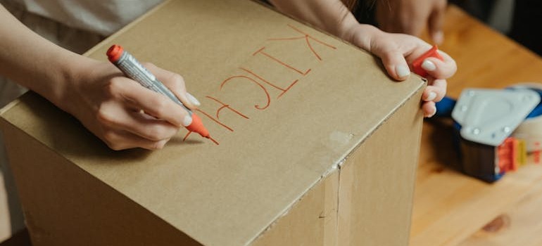 A person labeling after using downsizing services