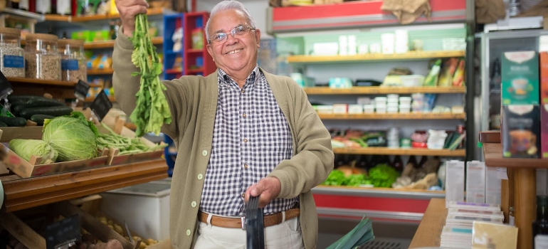 senior shopping after retiring in Willow Grove