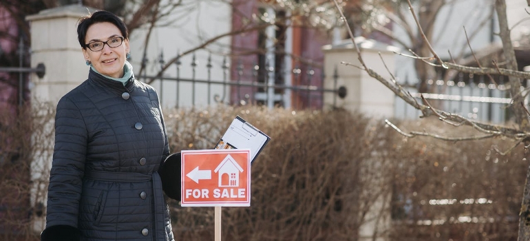 woman buying house for retiring in Willow Grove